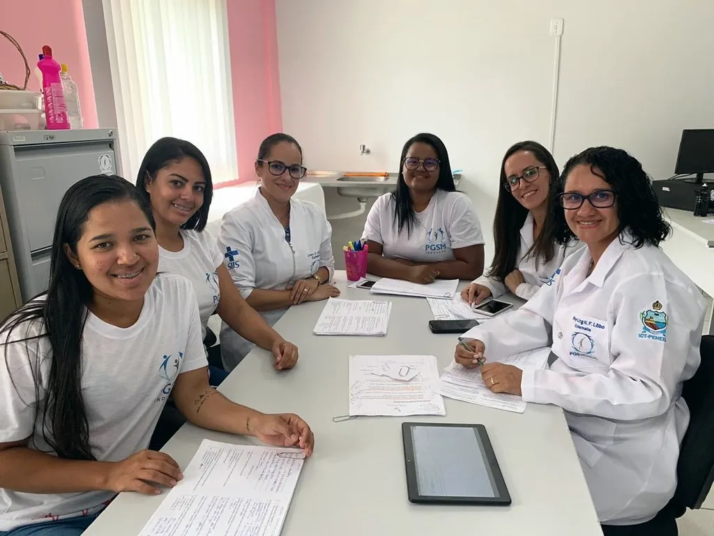 Equipe de cuidado da NAGIS reunida