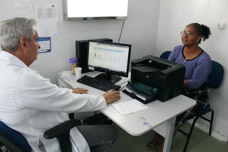 Paciente sendo atendida pela equipe da NAGIS